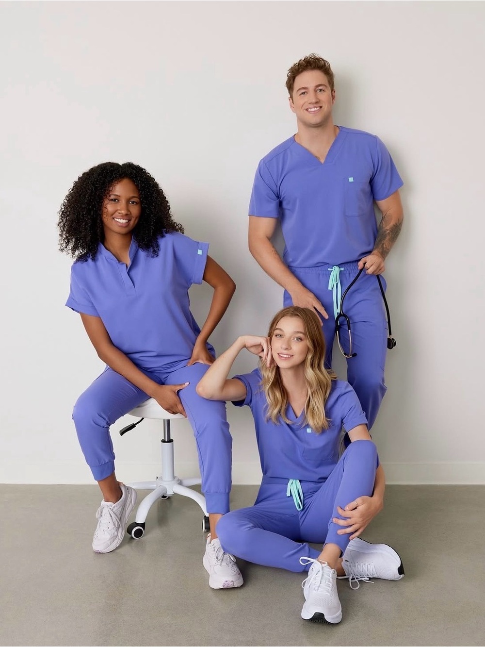 GARDE-MALADE Women’s One Pocket Scrub Top in Iris